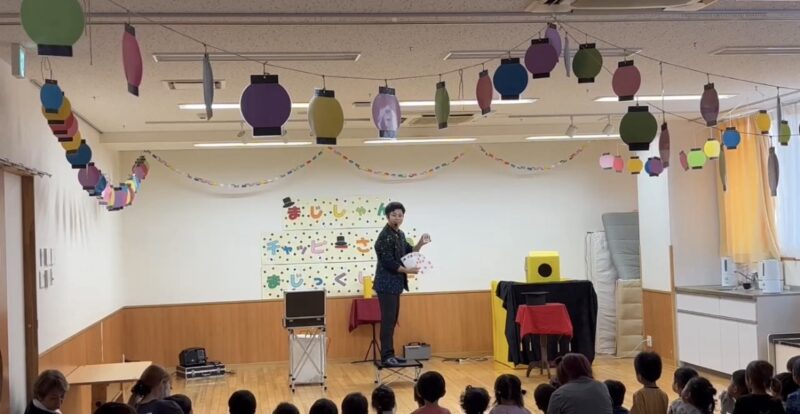 園児向けマジックショーの様子